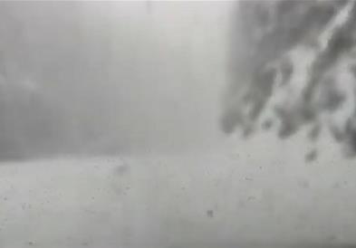 Силно снежно невреме во БиХ: Десетици возила заглавени на Јахорина (ВИДЕО)