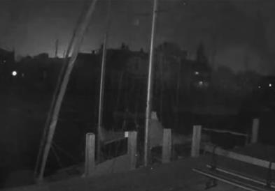 Видео: Метеорит влезе во атмосферата и го осветли небото над Ла Манш