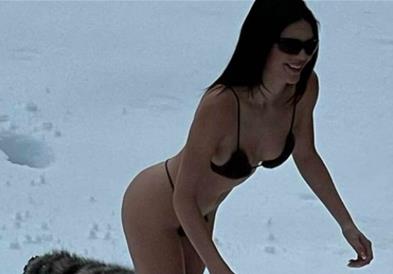 Фото: Кендел Џенер претарела во фотошопот?!