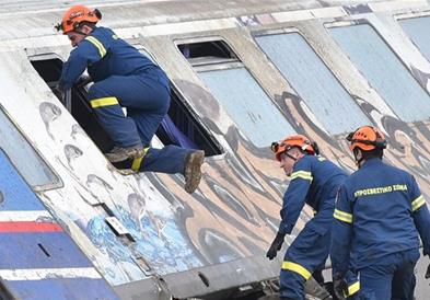 Расте бројот на жртви во железничката несреќа во Грција, 57 загинати (ВИДЕО)