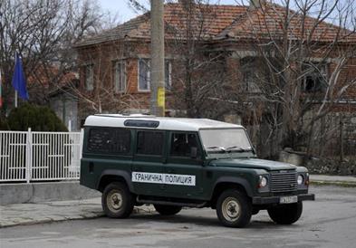 Во Бугарија загина мигрант по полициска потера на автопат, други 16 се повредени