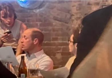 Принцот Виллијам е снимен во геј ресторан во Варшава (ФОТО)