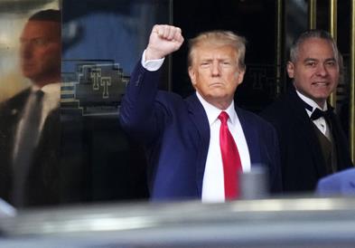 Доналд Трамп повторно ѕвезда на туѓи венчавки