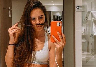 Спортистка продава разголени фотографии за да собере пари за учество на ОИ во Париз (ФОТО)