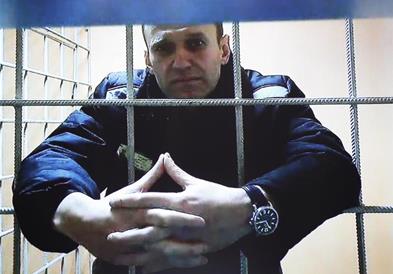 Навални во затворот е болен и без нега, тврди неговиот адвокат