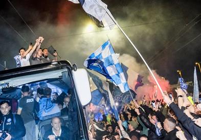 Наполи веќе ја слави титулата, фановите во делириум: Го урнавме Јувентис (ВИДЕО)