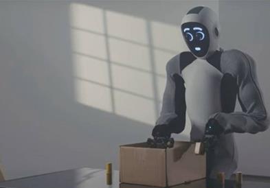 Наскоро почнува продажбата на хуманоиден робот со вештачка интелигенција (ВИДЕО)