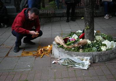 „Ќерка ми гледаше како ѝ пука на девојче во глава“- тридневна жалост во Србија (ВИДЕО)