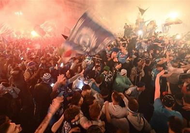 Еден загинат, најмалку 200 повредени во прославата во Неапол (ВИДЕО)