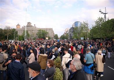 Во Белград се одржува голем протест против насилството, центарот на градот е блокиран 