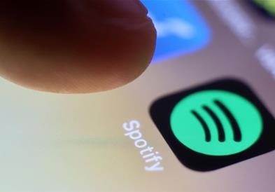 Spotify брише илјадници песни, создадени од вештачка интелигенција