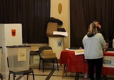 Излезноста на локалните избори во Албанија до 18 часот 36,39 отсто