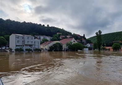 Поплави во Хрватска: Се излеаја реки, се евакуира населението  