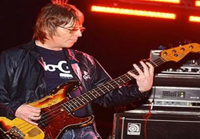 Басистот на „Смитс“, Енди Рурк почина на 59 години