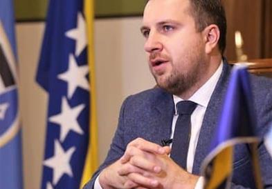 Уапсен поранешниот градоначалник на Сараево, актуелен амбасадор на БиХ во Катар