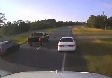 Видео: Возач избегна животно на патот но предизвика верижен судар