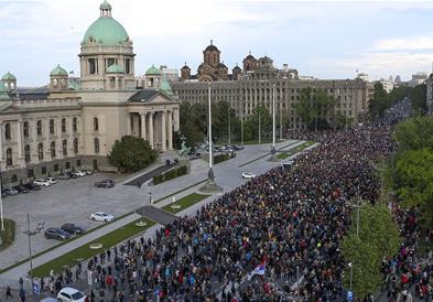 Србија. На протестите на граѓаните власта одговара со поголем протест
