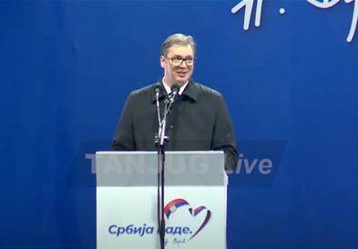 Вучиќ на митингот: Ова е последната вечер на која се обраќам како претседател на СНС