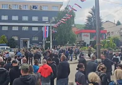 Нови тензии во Косово – полицијата повторно употреби солзавец