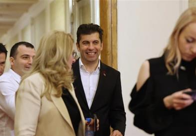 Бугарија: ГЕРБ и ПП-ДБ ги обновија преговорите и разговараат за состав на влада