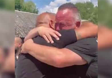 Ја лажирал сопствената смрт за да види кој ќе му дојде на погреб (ВИДЕО)