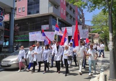 Уапсен уште еден косовски Србин, во Митровица марш против апсењата