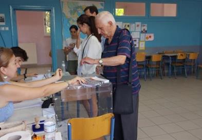 Речиси 30 отсто излезноста на парламентарните избори во Грција до 13.30 часот