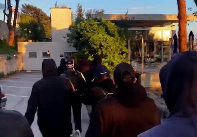 Грчката полиција целосно го расчисти инцидентот на изложбата на македонскиот уметник Андреевски