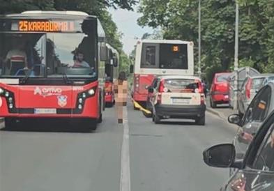 Видео- фото: Нов шок во Белград, гола жена се шета низ улица?!