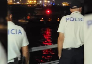 Албанската полиција спасила 13 туристи кои поради дефект на чамец останале на отворено море