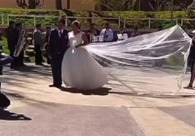 Како изгледа кога на сопствената свадба друг ќе ти го украде шоуто (фото+видео)