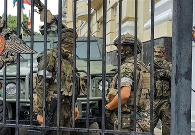 Една година по бунтот: Каде е „Вагнер“ на руската сцена по смртта на Пригожин
