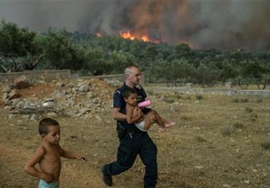 Фото: Драматични фотографии од Грција