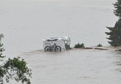 Двајца Холанѓани загинаа во невремето во Словенија- ги удрил гром во планина 