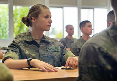 Шпанската принцеза (17) ја започна тригодишната воена обука 