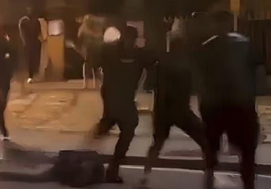 Жесток напад и закана со смрт кон капитенот на Њукасл (ВИДЕО)