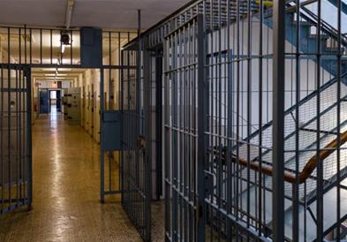 Британец поминал над 10 години затвор поради кражба на мобилен, реагираат од ОН 