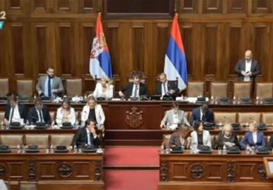 Опозицијата во Србија бара итни избори и најави блокада на парламентот