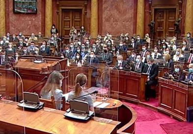 Србија: Опозицијата повторно ја блокира седницата на Собранието