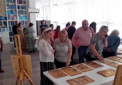 Во Делчево отворена изложбата „Христијански светители“ од кочанскиот уметник Влатко Анчов