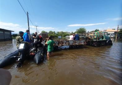 Продолжува евакуацијата на заглавени граѓани во поплавените подрачја во централна Грција