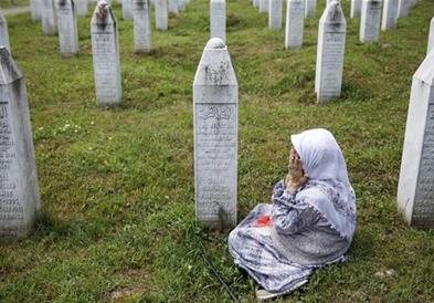 Уапсени поранешни припадници на Војската на РС поради учество во геноцидот во Сребреница