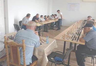 Шаховскиот велемајстор Влатко Богдановски одигра симултанка во Македонска Каменица