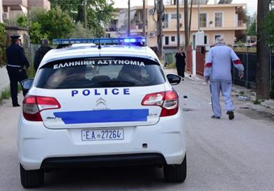 Грчката полиција уапси Албанец, кој две години ја измачувал жената и бебето-ги спасиле соседите