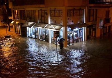 Волос и околината повторно под вода