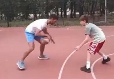 Видео: Ноле  одработи тренинг во Белград и одигра партија баскет 