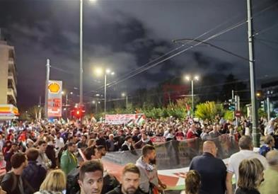 Масовен протест во Атина за поддршка на Палестина, мали инциденти пред амбасадата на Израел