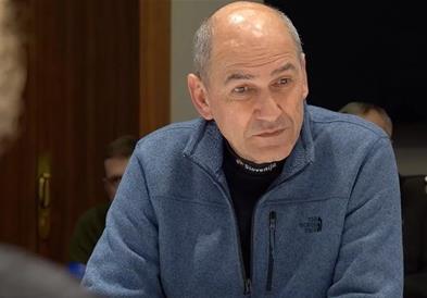 Словенечката владејачка коалиција го осуди повикот на опозиционерот Јанша за вооружување 