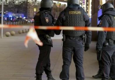 Видео 18+: Европскиот шампион пукал во луѓе во центарот на Москва!