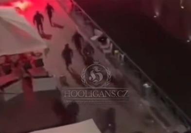 Навивач на ПСЖ се бори за живот, откако бил прободен пред натпреварот со Милан